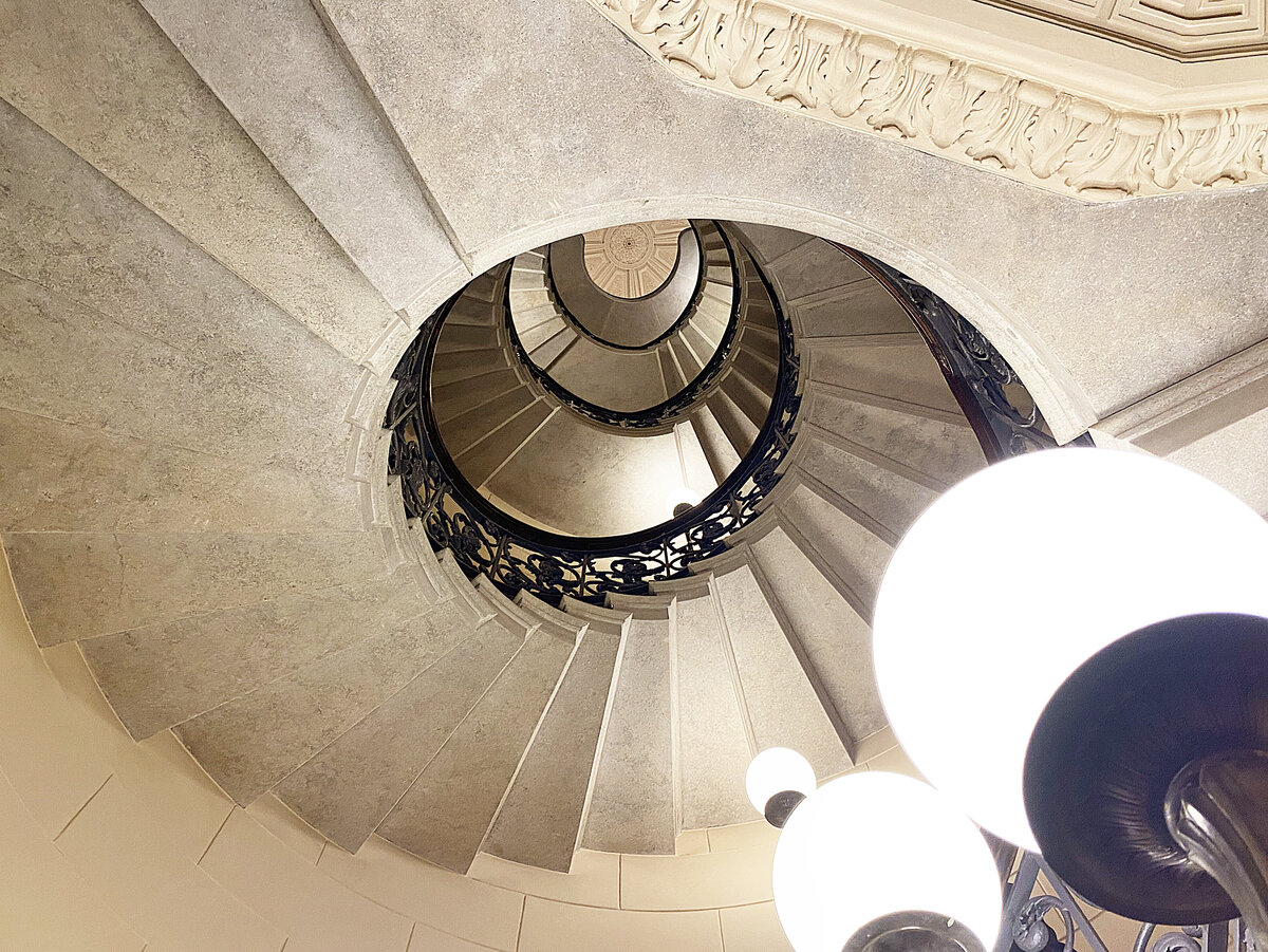 Винтовая лестница в башне 