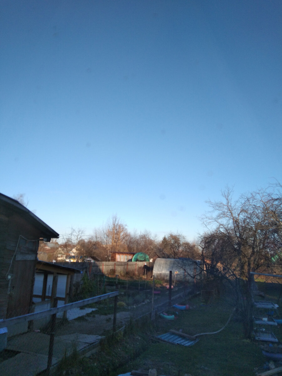 Ранне утро, около 8 утра. Выезжаем из дома, завозим Ксению в школу, и я иду в 100мед.