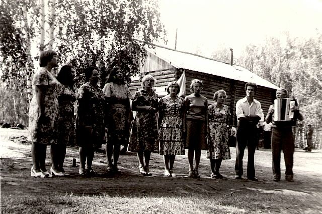 Агитбригада на полевом стане бригады №1.