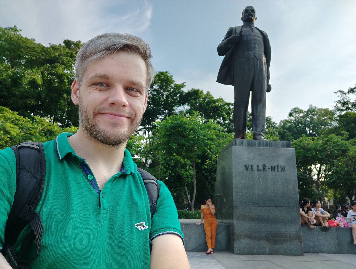 Ленин в Ханое. А точнее, Le-Nin.