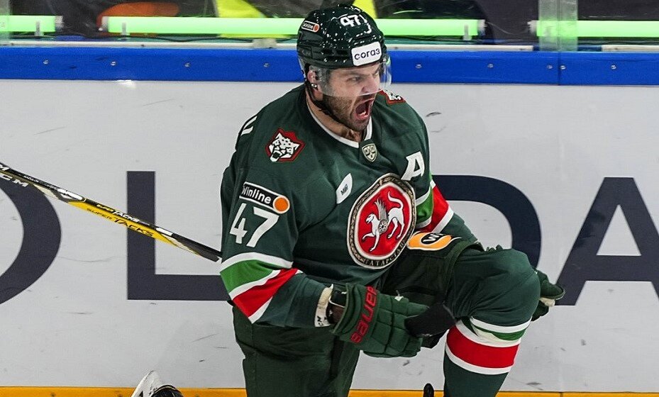    Радулов оформляет свой первый хет-трик в сезоне. Фото: КХЛ