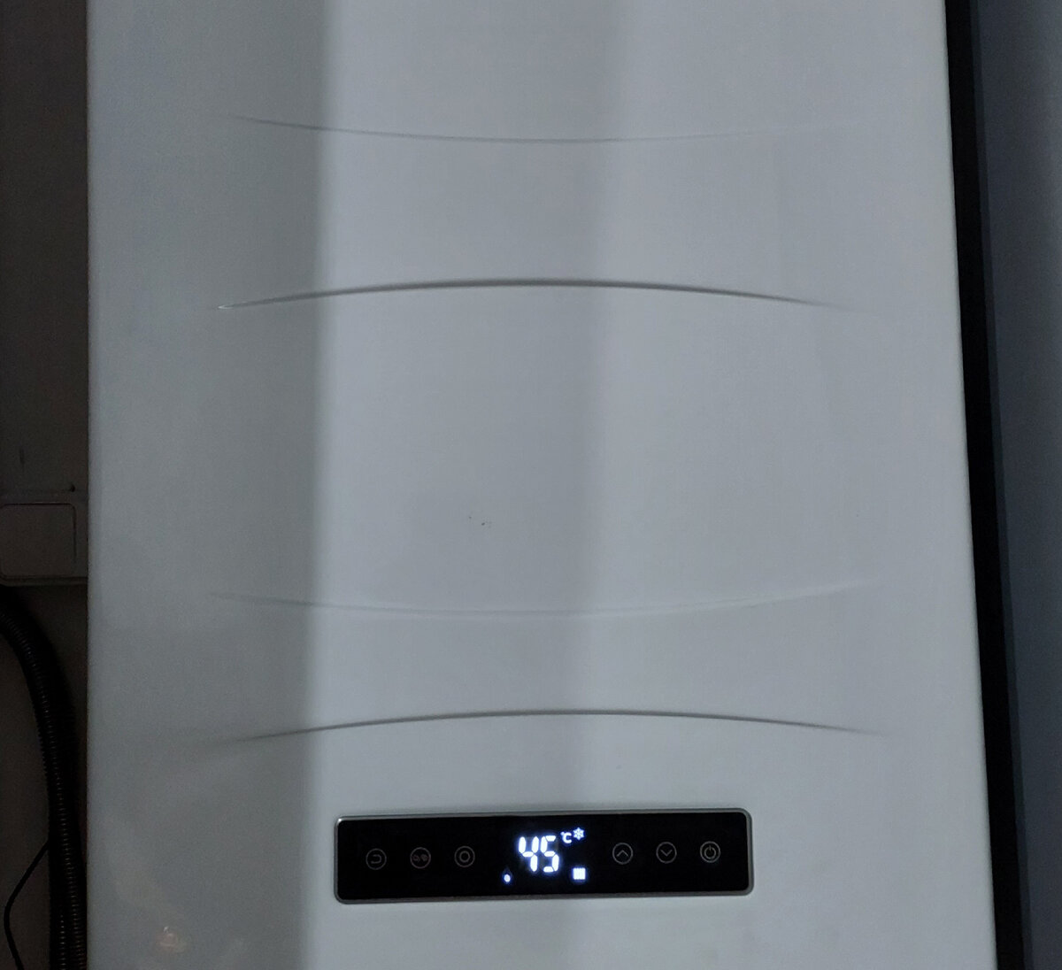 Догревает и отключается