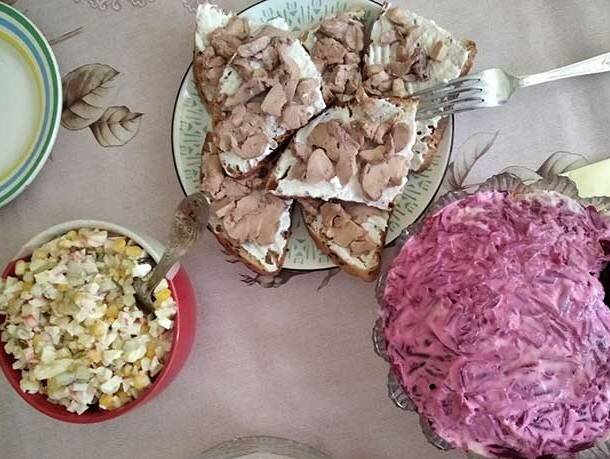 Эффектный и яркий, идеальное соотношение слоев сельди, яиц, свеклы, моркови, картофеля! Фото автора: "Кулинарные премудрости".