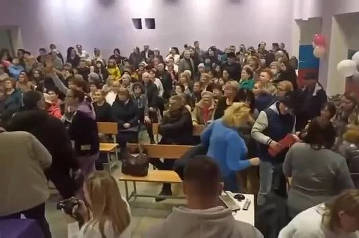    Жители хотят сохранить и природу Ерзовки, и здоровье (фото со слушаний).