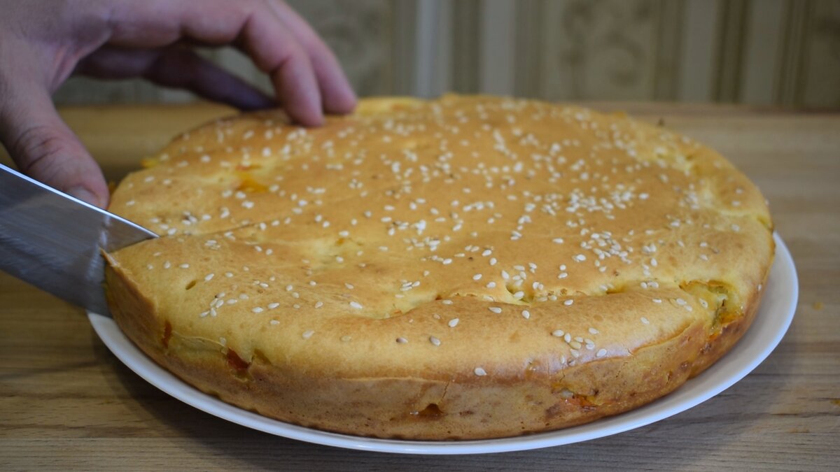 Пирог как пух с манкой, майонезом и изюмом