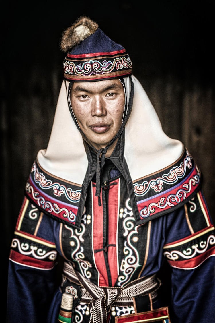 Нанайцы (устаревшее гольды) являются коренным малочисленным народом Дальнего Востока. В мире всего около 16 000 нанайцев.-6