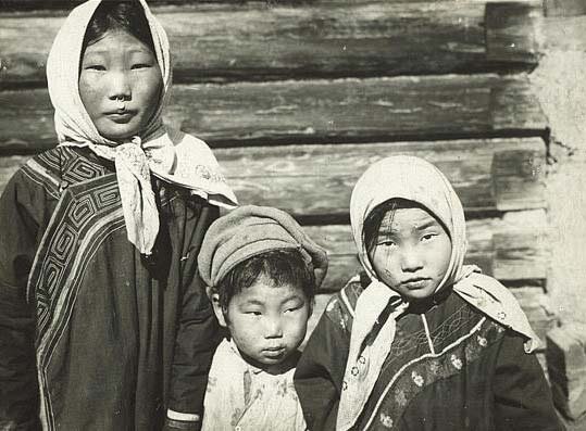 Нанайцы (устаревшее гольды) являются коренным малочисленным народом Дальнего Востока. В мире всего около 16 000 нанайцев.-3-3