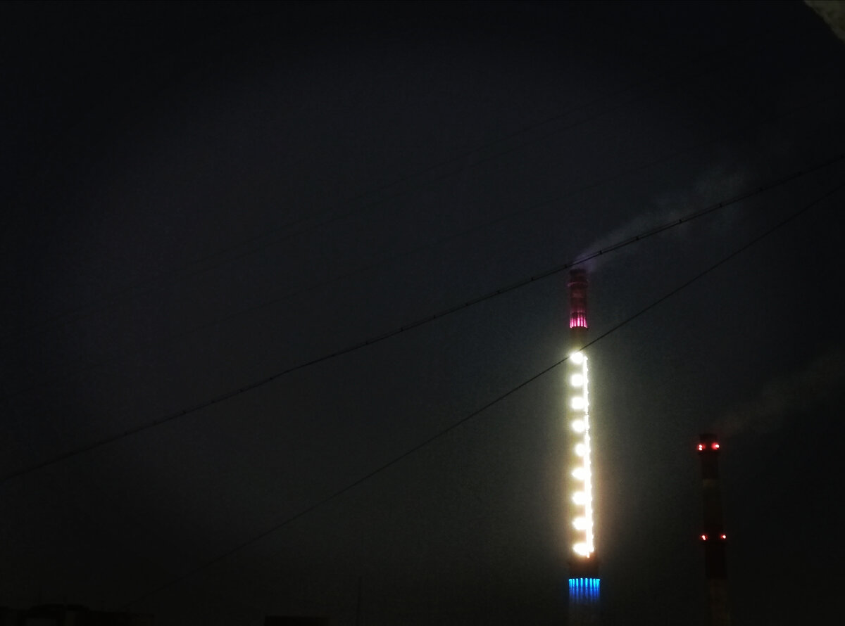 Вид из окна 6 этажа на работе. Небо в 10 утра. 