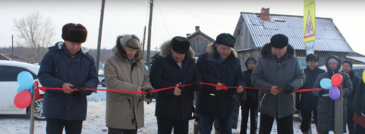Торжественное открытие водозаборной колонки в Иркутской области. Фото из открытых источников.