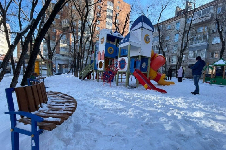 Дворы Хабаровска. Благоустройство Хабаровск. Фото двора. На дворе декабрь.