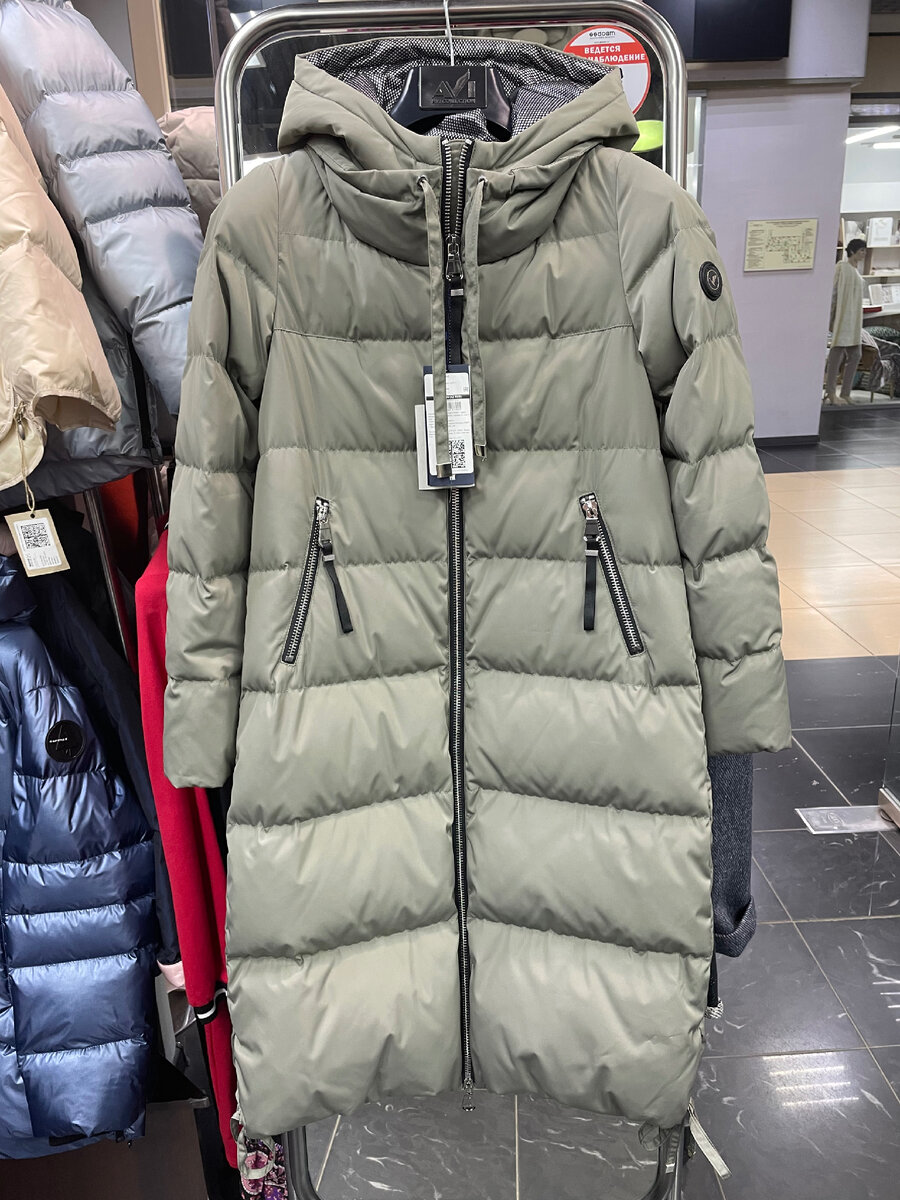 1. Пуховик, Норвегия-Россия. 33 900 рублей стоит розницу, 25 000 рублей цена по интернету. Размеры 44-56.