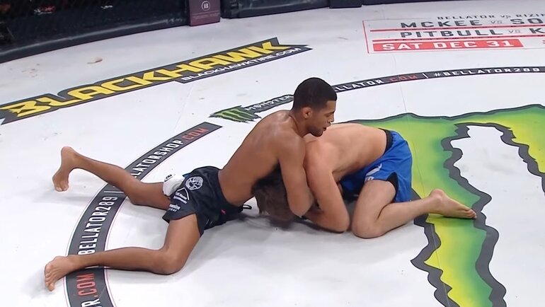    Магомед Магомедов проиграл Патчи Миксу.Скриншот трансляции