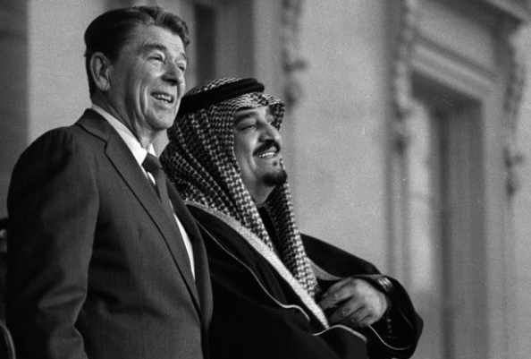 "Китай будет покупать нефть и газ за юани". Итоги встречи 9 декабря неутешительны для США. Что это дает России