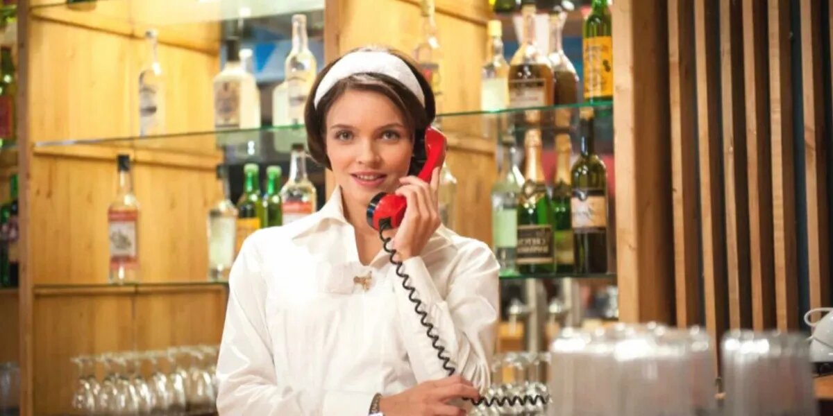 кадр из сериала Восьмидесятые