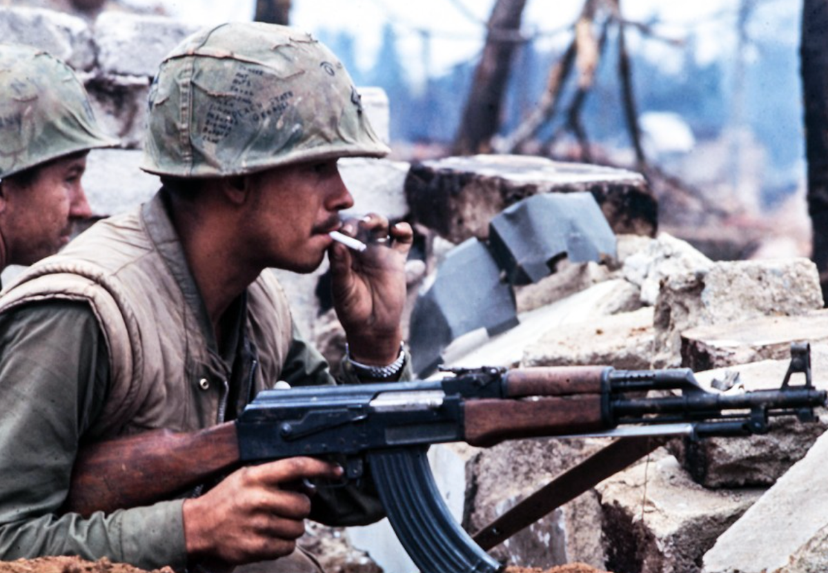 Один стреляет, другой нет: как "два Калашникова" застали американцев врасплох во Вьетнаме!