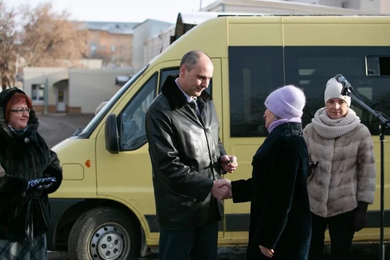    Денис Паслер передал учреждениям соцобслуживания населения Оренбуржья 38 новых автомобилей Андрей Севостьянов