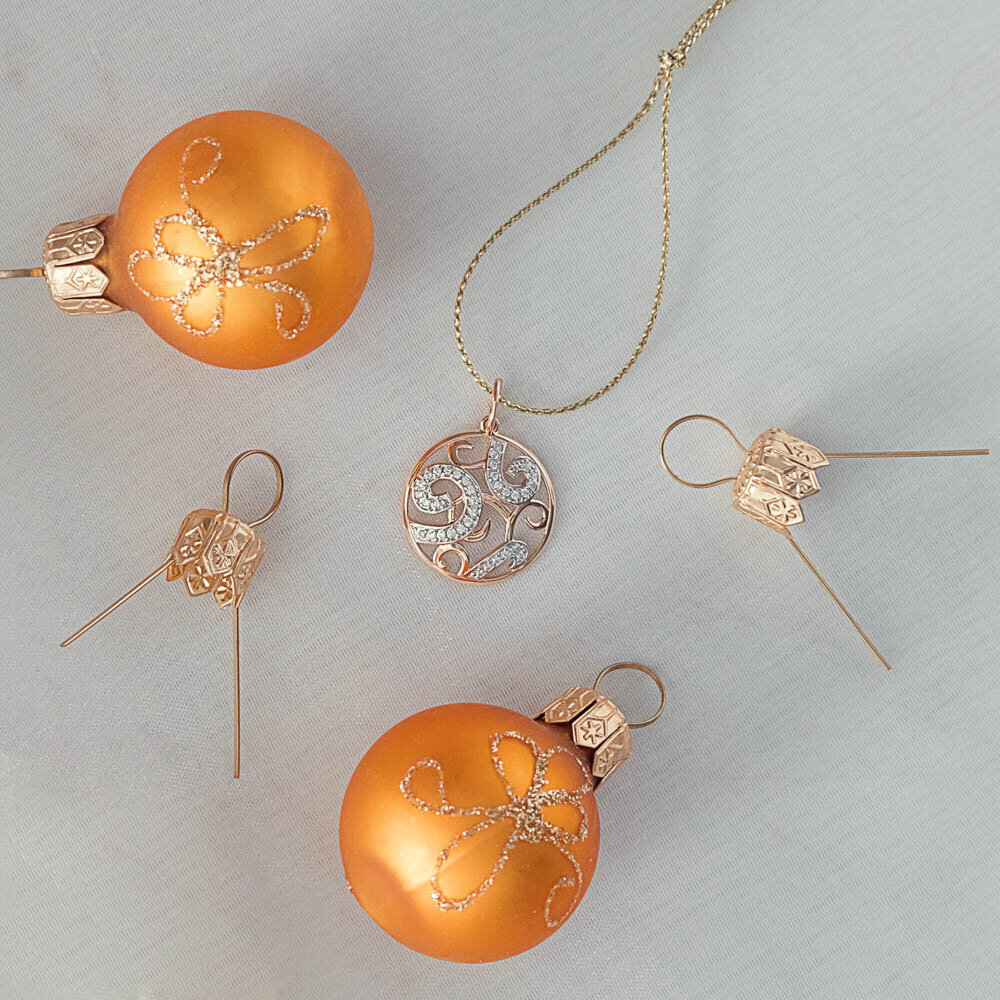 Подвеска из красного золота с 35 фианитами.
Арт.: 105020392020.