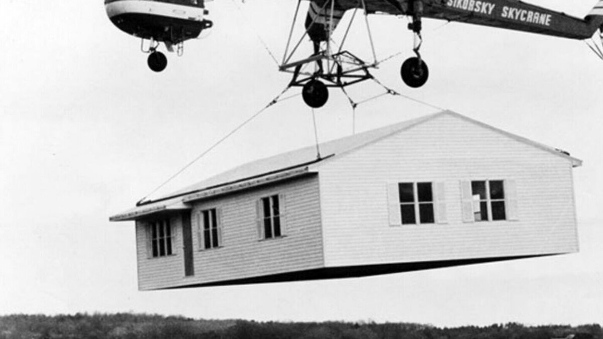     Губернатор Ростовской области Василий Голубев напомнил о намерениях перенести часть зданий госструктур в зону застройки старого аэропорта в Ростове, об этом сообщил портал «ТАСС».