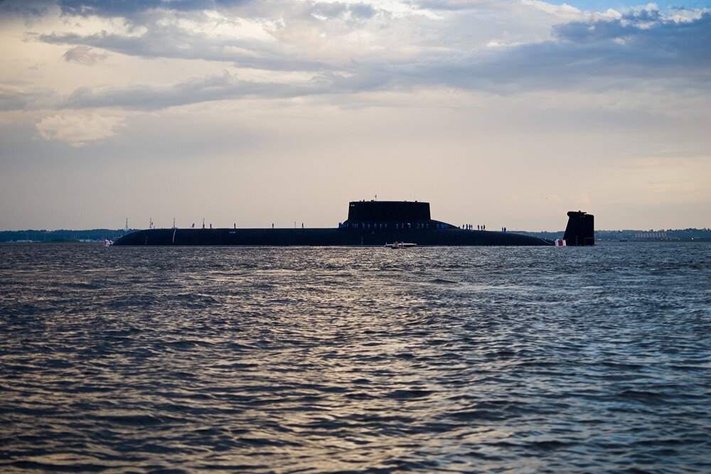 Атомный крейсер "Дмитрий Донской" на рейде Кронштадта