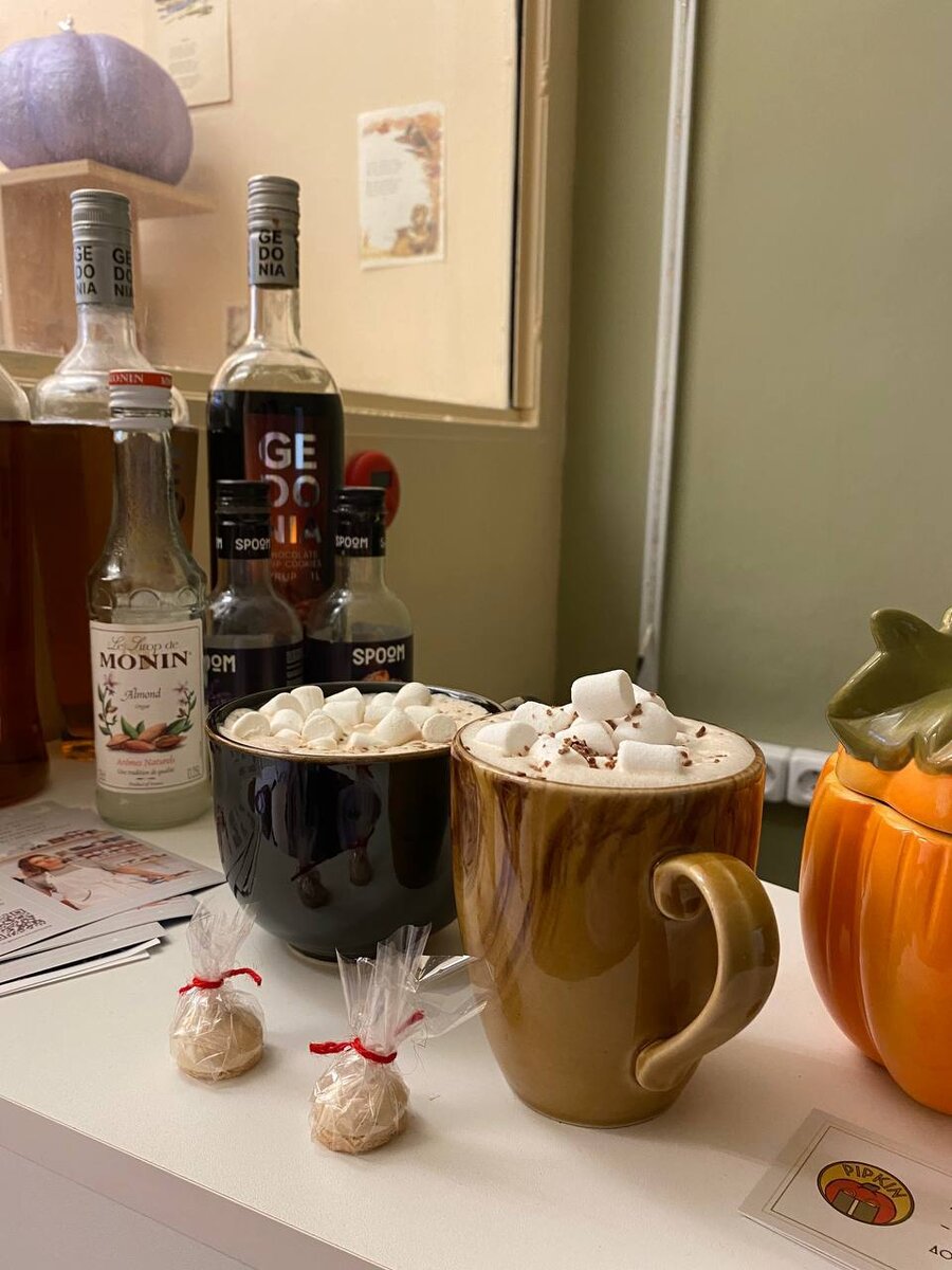 Какао с зефирками. Каждому гостю – печенька! с: