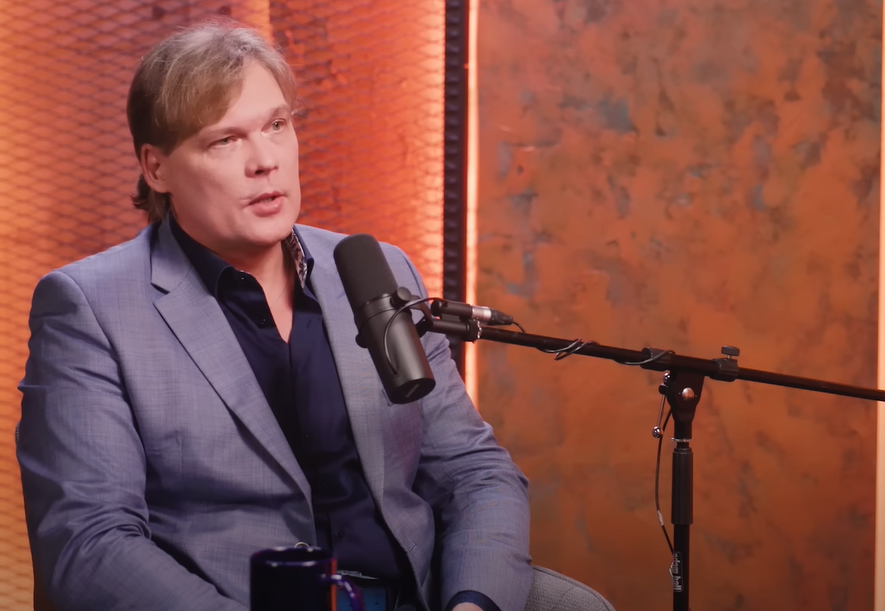 Скриншот выпуска с канала "Сама Меньшова"