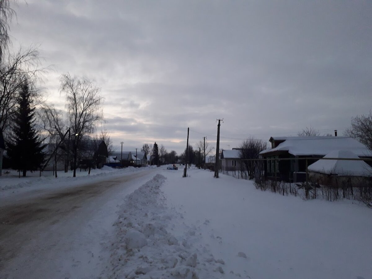 Ранним утром панорама нашей деревни - такая же, как и другие бесчисленные деревушки нашей необъятной