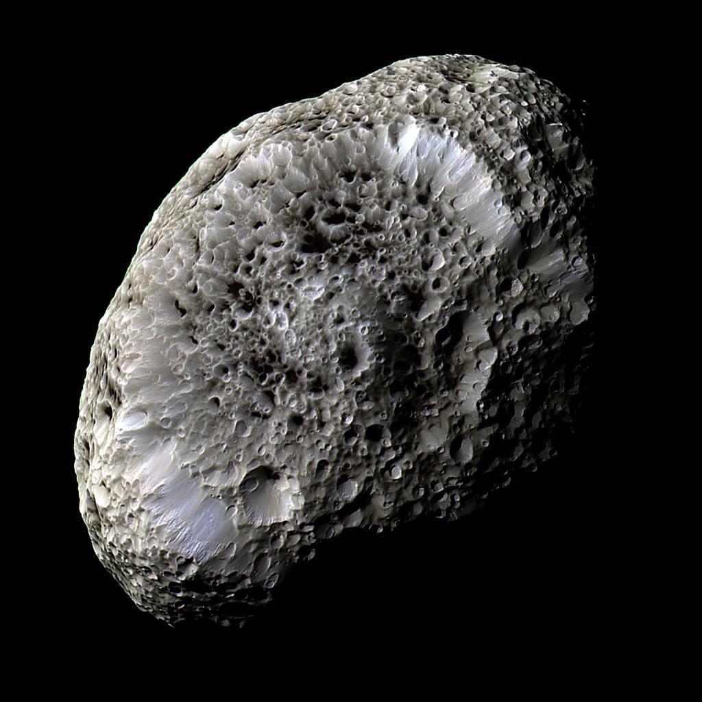 Гиперион. Снимок зонда Кассини 26 сентября 2005 года (NASA / JPL-Caltech / Институт космических наук)
