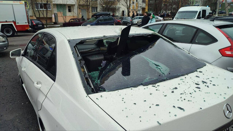    От снарядов пострадала и техника