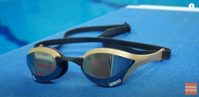 Сегодня сделаем обзор на очки для плавания Arena Cobra Ultra Swipe MR. Их главная особенность в том, что они не запотевают.-2