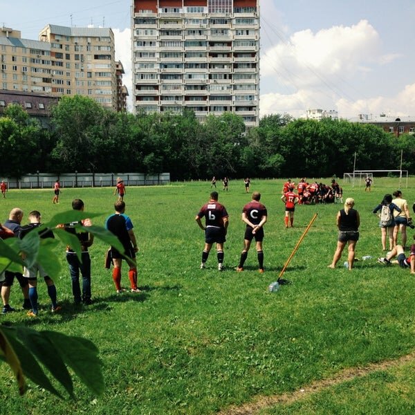 Ворота футбольные, а играют в регби