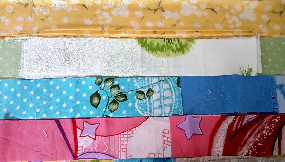 полоски ткани шириной  6 см для одеяла