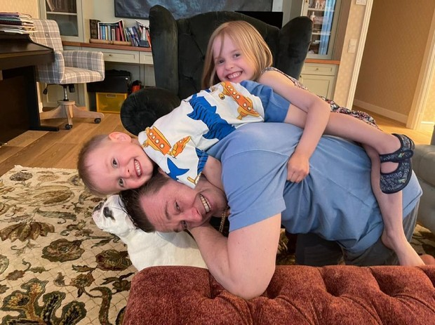 Сергей Безруков с сыном Степой и дочерью Машей