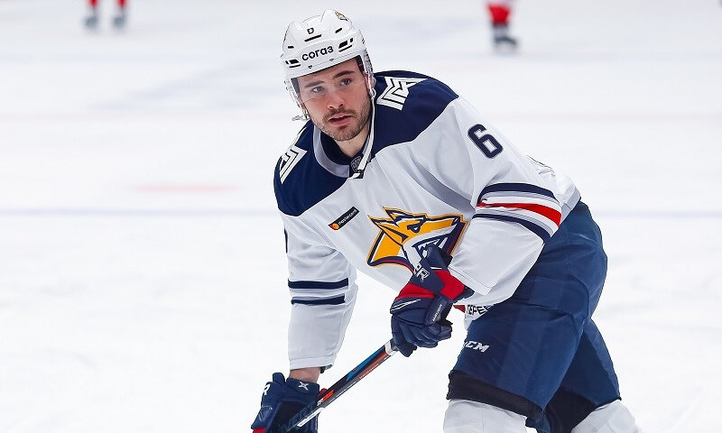 Тэйлор Бек был призван Нэшвилл Хищники в третьем раунде, 70-е место в общем, в 2009 году проект НХЛ . Он был подписан на трехлетний контракт начального уровня с Predators 25 августа 2010 года.  
Во время локаута, сокращенного в сезоне 2012–13 , Бек получил свой первый отзыв от адмиралов Милуоки и дебютировал в НХЛ с «Хищниками» в разгроме «4–3» против « Коламбус Блю Джекетс» 19 марта 2013 года. В своем В третьей игре с Нэшвиллом, также против «Блю Джекетс», Тэйлор забил свой первый гол в НХЛ 23 марта 2013 года в победе в многоточечной игре. 

После сезона 2014–2015 НХЛ Бек стал свободным агентом в рамках коллективного договора НХЛ .  Хищники Нэшвилла сделали ему квалификационное предложение сохранить свои права в НХЛ, и 5 июля 2015 года Бек подал иск в Арбитраж по зарплате.  12 июля 2015 года права Бека были обменены на Торонто Мэйпл Лифс в обмен на форварда Джейми Девана . Он подпишет однолетний контракт с клубом на следующий день. Накануне учебного лагеря Мэйпл Лифс, 17 сентября 2015 года, Бек был снова продан, вместе с группой потенциальных клиентов, жителям Нью-Йорка в обмен на Майкла Грабнера., 

Позже Айлендерс поручил Беку начать сезон 2015–2016 годов в АХЛ с дочерней компанией Bridgeport Sound Tigers .  После месяца в Бриджпорте, островитяне отозвали Бека 31 октября, а позже дебютировали с клубом в поражении от Бостона Брюинз 2–1 8 ноября 2015 года.  Бек остался на островитянах. Список в течение месяца появится только в 1 дополнительной игре, прежде чем он будет переназначен на Sound Tigers 26 ноября 2015 года. Бек добавил к нападению на Бриджпорт с 33 очками в 46 играх, прежде чем он был разбит «Айлендерс» в третий раз. в течение года, в Колорадо Лавина в обмен на Марк-Андре Клише29 февраля 2016 года.  Он был непосредственно назначен остаться в АХЛ с Сан-Антонио Rampage .

По окончании сезона в качестве свободного агента с ограниченными правами, Бек не получил квалификационного предложения, чтобы остаться с Лавиной. Будучи свободным агентом, Бек согласился заключить односторонний двухсторонний контракт с Edmonton Oilers на 3 года 2016 года.  Назначенный в качестве аффилированного лица, Bakersfield Condors, чтобы начать сезон 2016–17 , возглавлял Бек. команда и была в числе лидеров АХЛ, прежде чем он был отозван в Ойлерз. Бек появился в 3-х бесчисленных играх с Нефтяниками, прежде чем он был возвращен Кондорам. Он набрал 50 очков всего за 40 игр, прежде чем он был сдан в крайний срок торговли НХЛ Ойлерз Нью-Йорк Рейнджерс в обмен на Джастина Фонтейна 1 марта 2017 года.  Бек продолжал набирать очки в точках за игру с партнером,  Hartford Wolf Pack , и участвовал в 2 играх регулярного сезона с Рейнджерс, чтобы закончить сезон. С 76 очками в 56 играх Тэйлор был отобран в первую команду АХЛ. 

Как надвигающейся свободного агента, 13 июня 2017 года, Бек подписал контракт на один год с российским клубом Автомобилист из Континентальной хоккейной лиги (КХЛ). 

В течение сезона 2018–2019 гг., Во втором сезоне с Kunlun Red Star , Тэйлор продолжал забивать гол в клубе, забив 9 голов и 22 очка в 39 играх, прежде чем его обменяли на «Авангард Омск» в обмен на права на Акселя Холмстрема. 27 декабря 2018 года. 