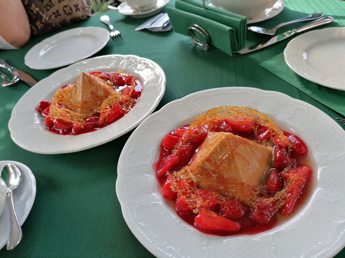Тот самый десерт. Крем- брюле с клубникой