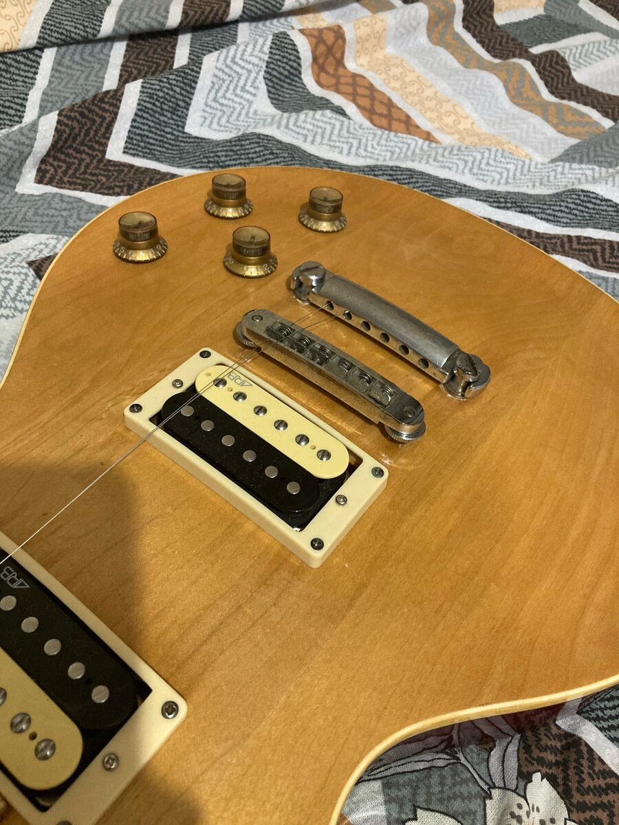 Для замены струн необходимо для начала снять старые