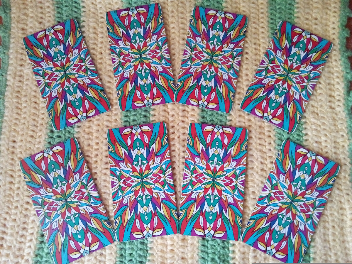 Восемь закрытых вариантов прогноза. Выбирайте свой слева-направо: верхний ряд- позиции 1-4, нижний ряд- позиции 5-8. Фото автора