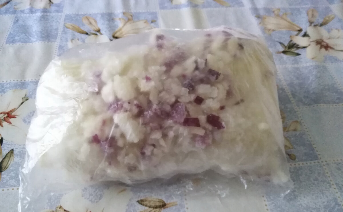 Пакет с замороженным луком