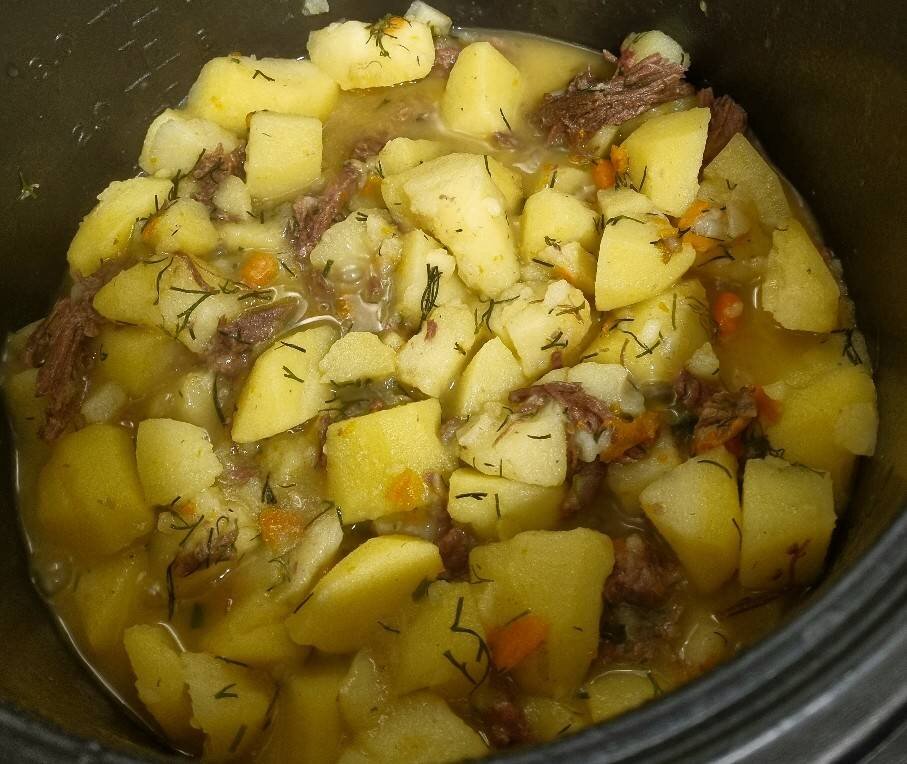 Картошка с тушенкой и капустой