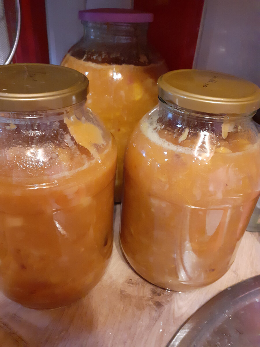 Нектарины и абрикосы