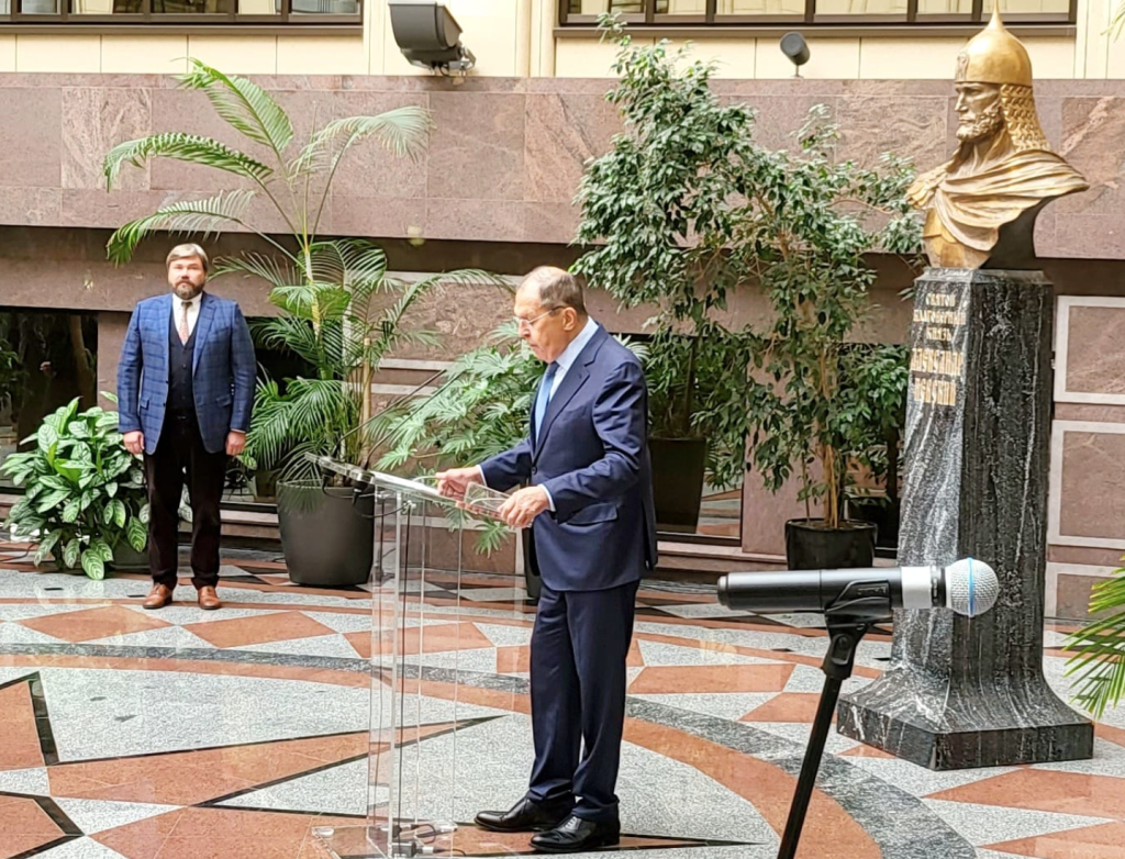 12 сентября 2022 года памятник Александру Невскому открыли в здании МИД России