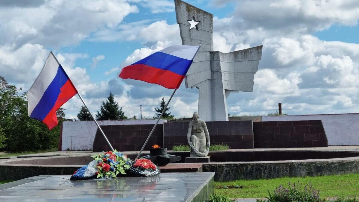    Мемориал с Вечным огнем в поселении Чернобаевка в Херсонской области Украины© РИА Новости / Риа Новости Крым