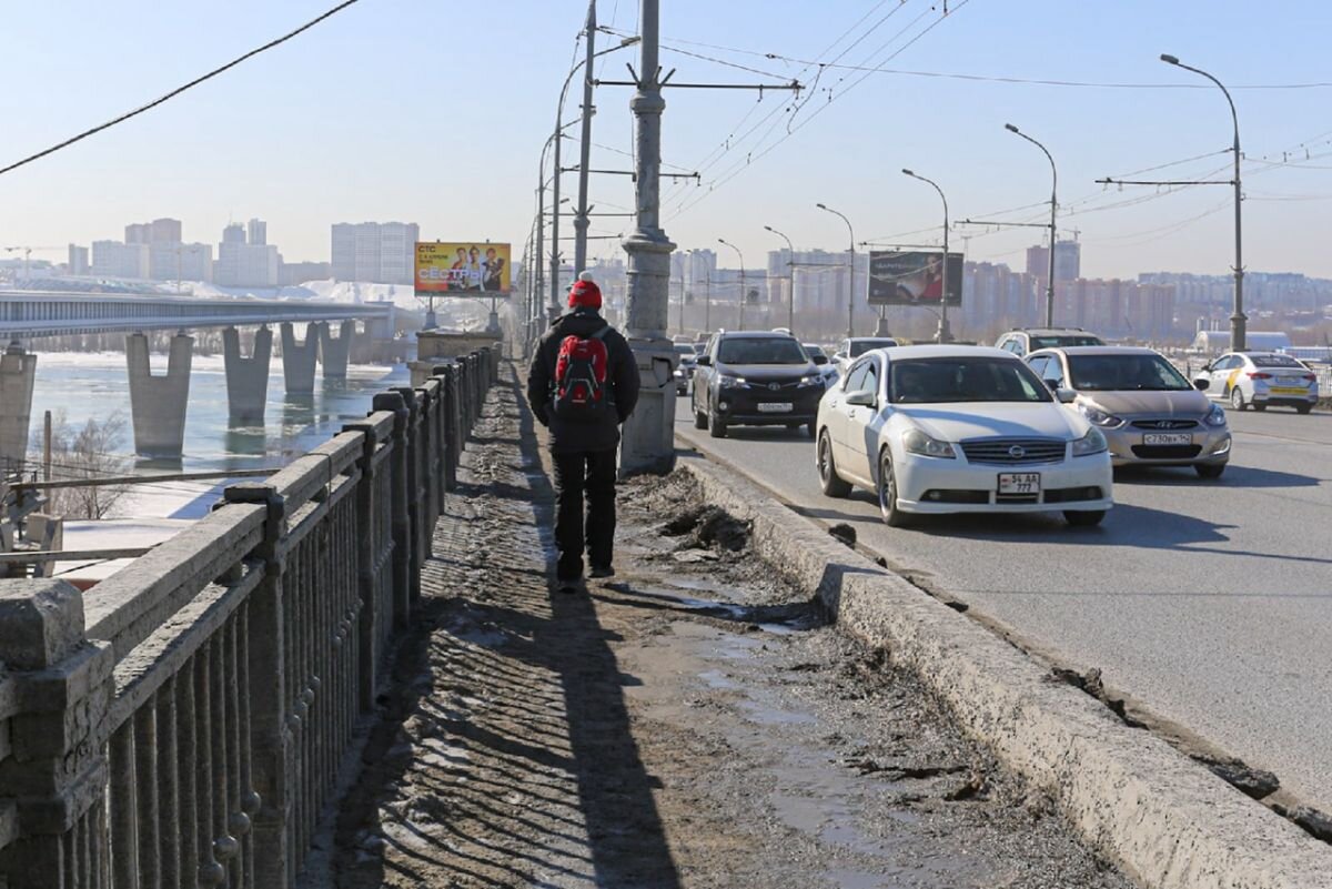    До конца года на Октябрьском мосту снизят скорость до 40 километров в час