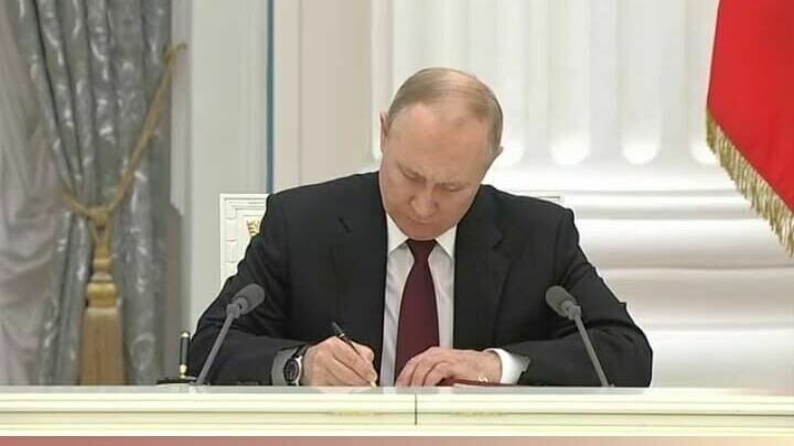     Президент РФ Владимир Путин подписал указ о назначении четырёх судей в Приморском крае. Кадровые перемены затронули Надеждинский район и Владивосток.