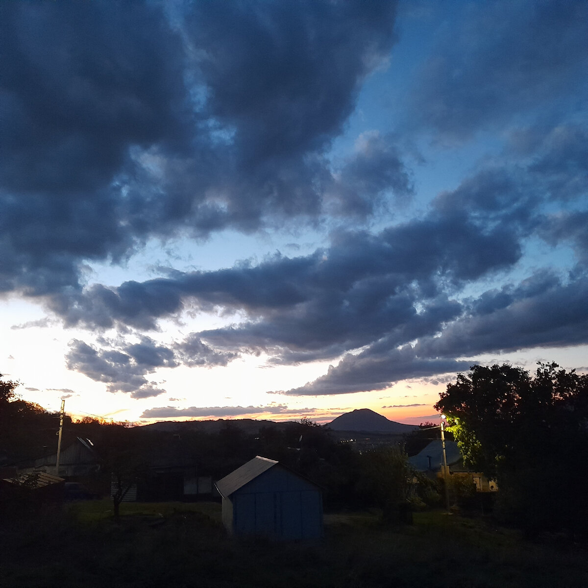 Небесные волны над горой Верблюд