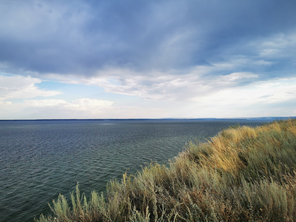 Широка красавица Волга! Вид с утеса Синее Лбище