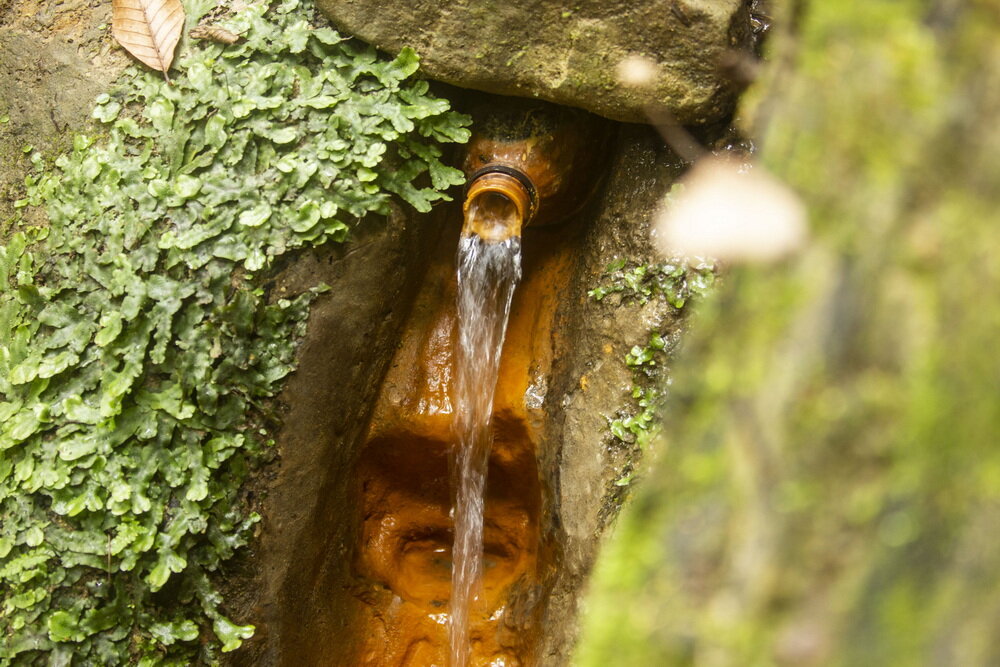 Рыжий источник на пути к скале ЗЕркало 