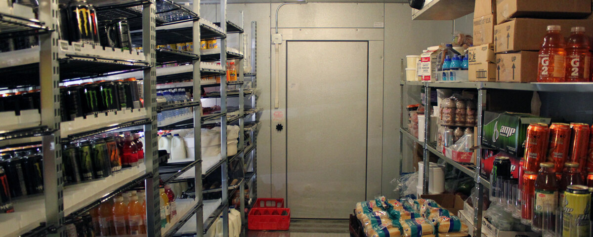 Складская группа помещений. Холодильное складское помещение. Помещение для хранения продуктов. Хранение продуктов на складе. Складское помещение магазина.