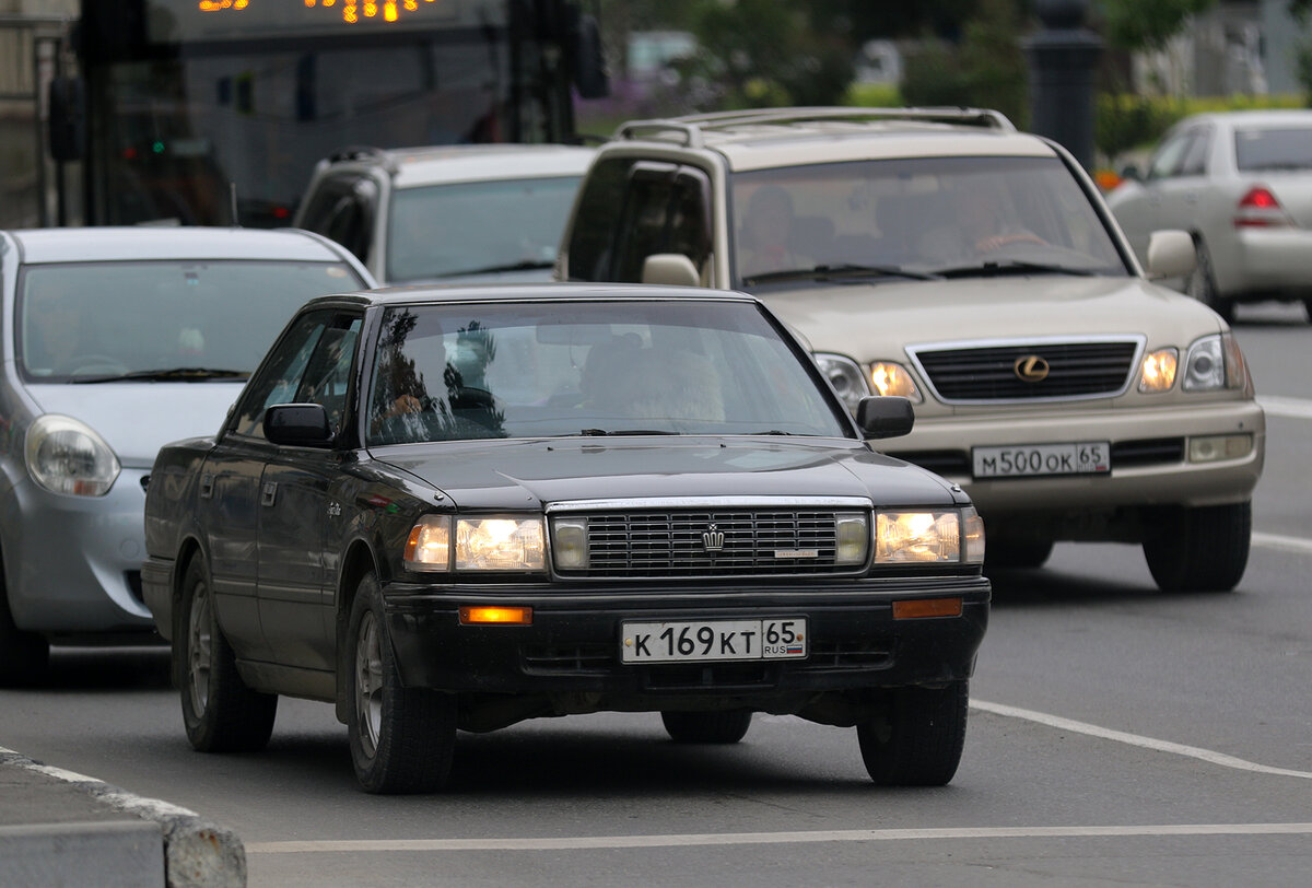 Toyota Crown 8th gen Sedan 1990 г.в. 