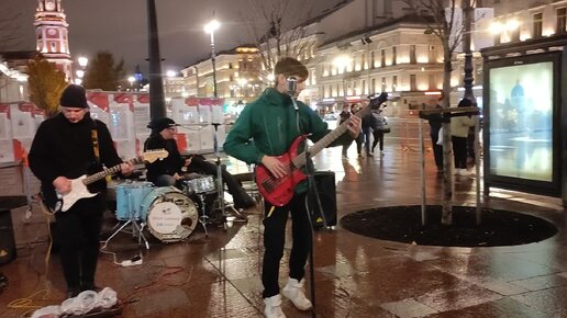 На Московском проспекте уложили "на лопатки" каршеринг. В Шушарах загнали в кана