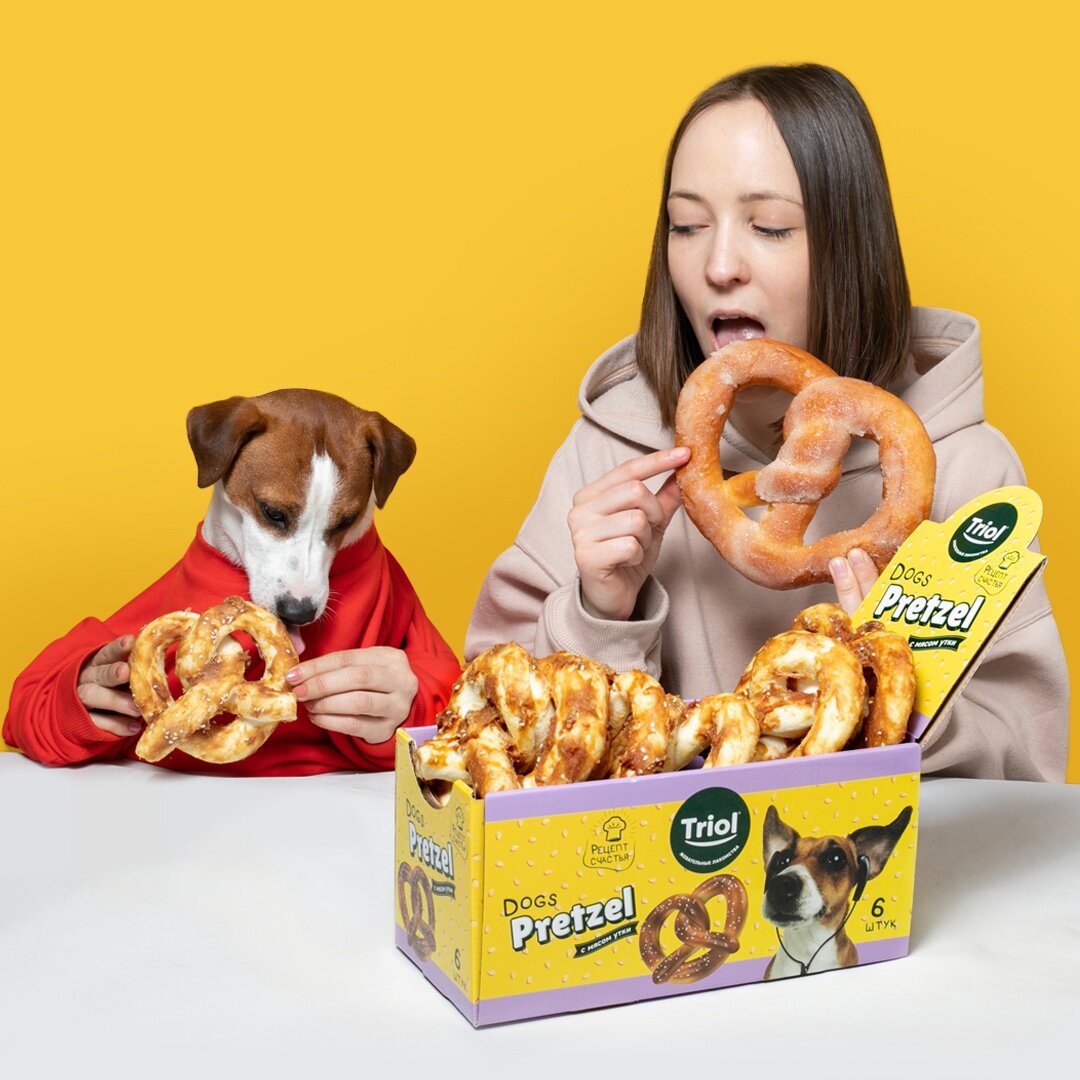 На фото - лакомство TRIOL FUN FOOD «Крендель» (арт. 10151139).